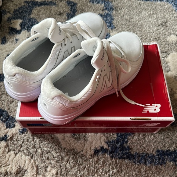 New Balance Women’s Size 9.5 2E - Picture 1 of 5